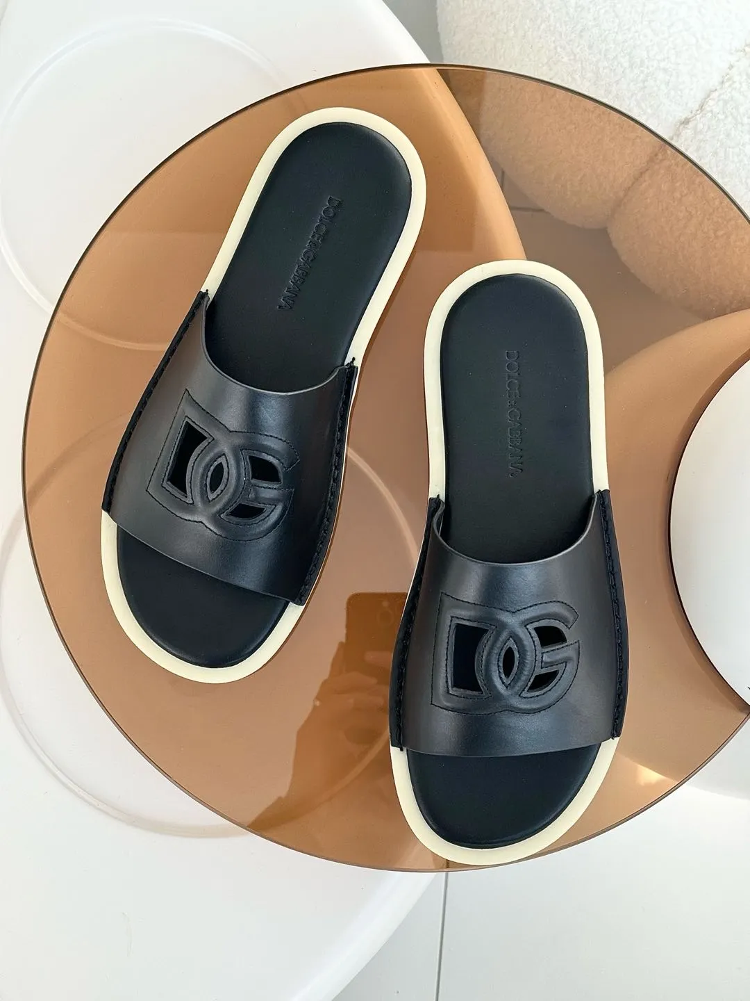 [DG*Dolce & Gabbana] P: 400💰 Size: 38-46 yards D&G/Dolce & Gabbana men’s DG hollow suede slippers FARFETCH original craftsmanship high-end quality